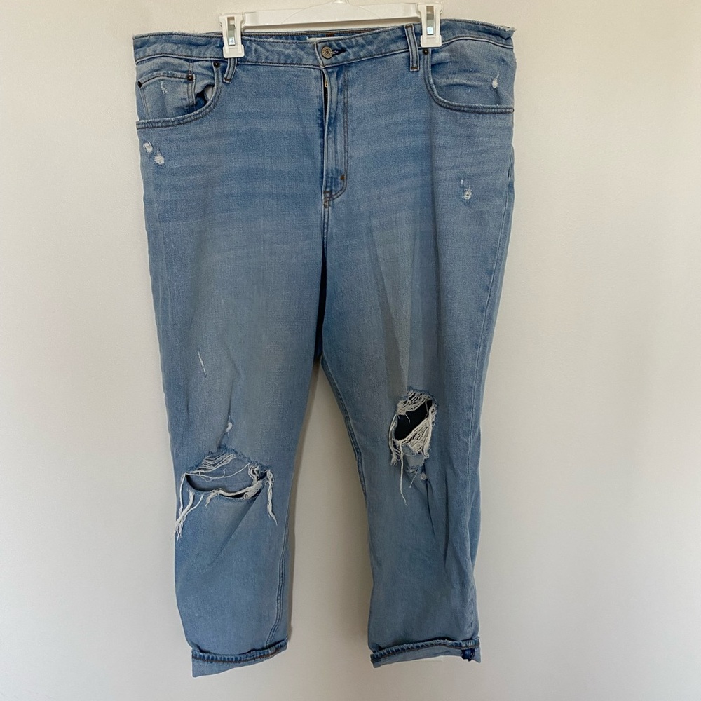 Abercrombie & Fitch Curve Love Distressed Crop Jeans